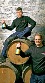 Die Triplex-Weine fallen durch ihr knalliges Etikett sofort ins Auge.