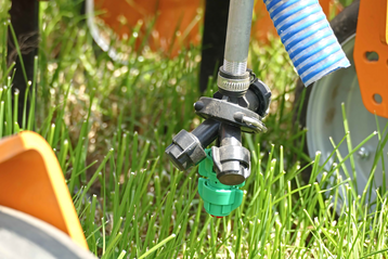 Pflanzenschutzgeräte mit oranger Plakette müssen 2025 in den Spritzen-TÜV.