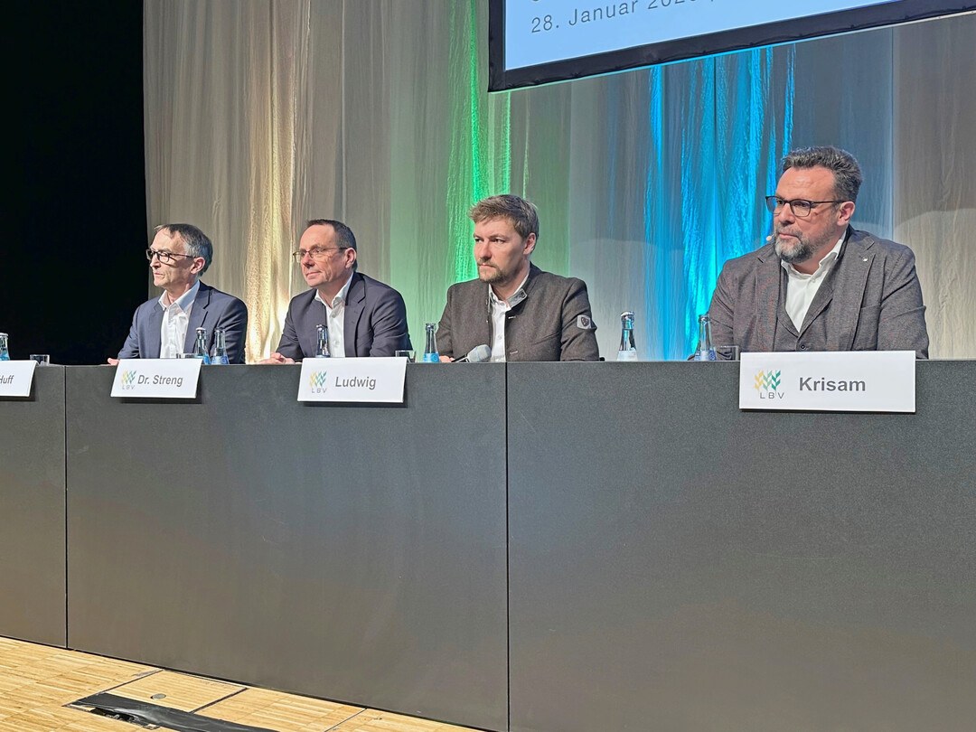 Um den nachhaltigen Pflanzenschutz ging es am Nachmittag des LBV-Unternehmertages. Vortrge lieferten (v. l.) Dr. Jrgen Huff, Vice-Prsident BASF Agricultural Solutions; Dr. Stefan Streng, Geschftsfhrer Saatzucht Streng-Engelen GmbH & Co KG; Thomas Ludwig, Retail Manager Fendt GmbH unter Moderation von Guido Krisam, BWagrar-Chefredakteur.