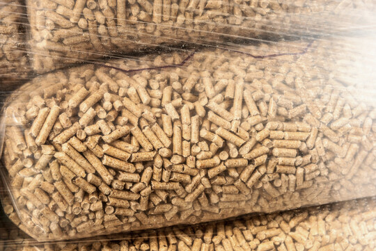 Massengter wie Holzpellets werden hufig bers Internet verkauft. Dabei rechnen sich Betrger gute Geschfte aus. 