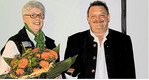 MR-Vorsitzender Hubert Bernhard verabschiedet Christel Meschenmoser in den Ruhestand.