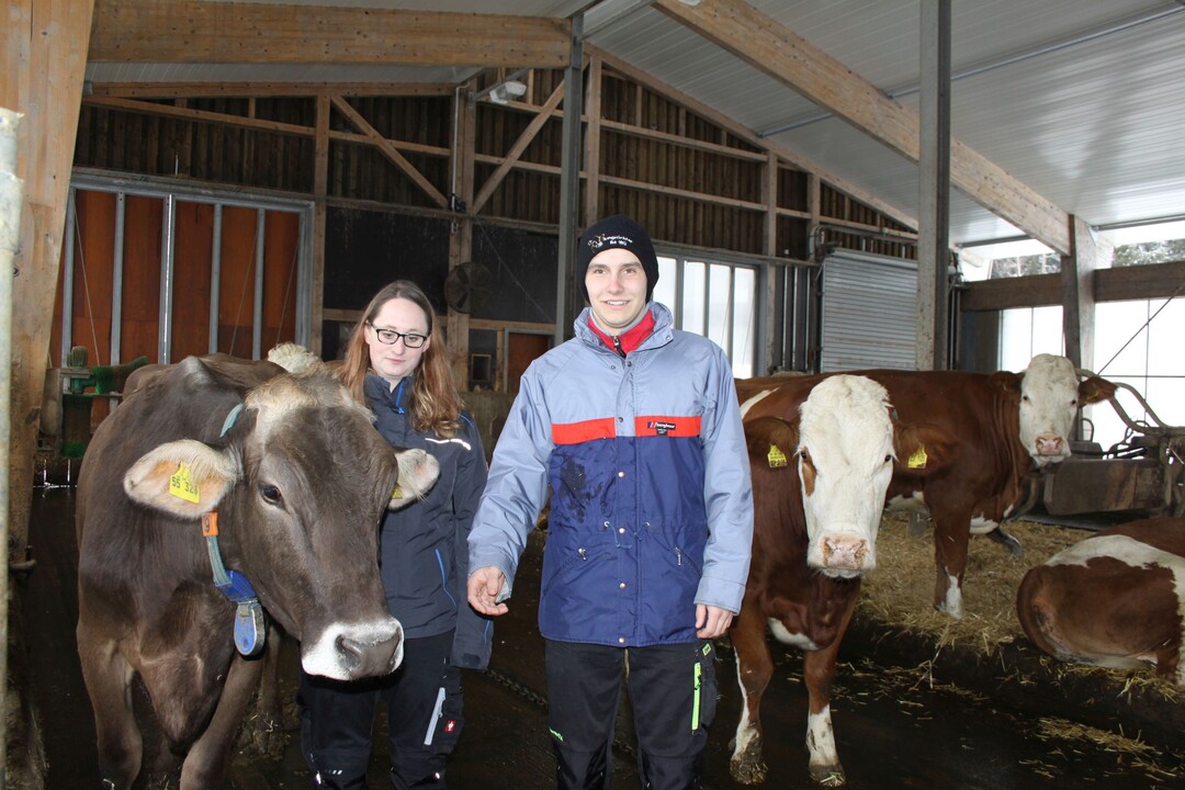 imon Wirth (r.) und Martina Zipprich (l.) haben sich für ein Duales Studium Landwirtschaft entschieden.