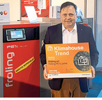 Fröling-Geschäftsführer Dr. Ernst Hutter freut sich über den Innovationspreis für den PE1c Pellets-Brennwertkessel.