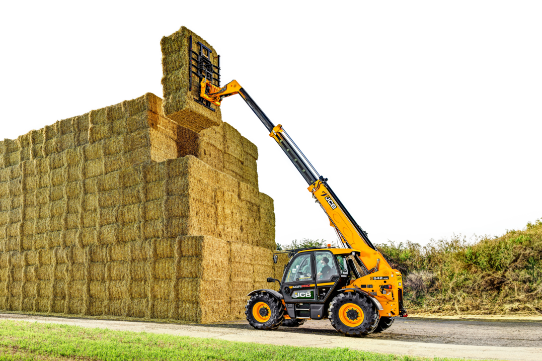 JCB stellt den neuen Teleskoplader 542-100 mit mehr Hubhhe vor.