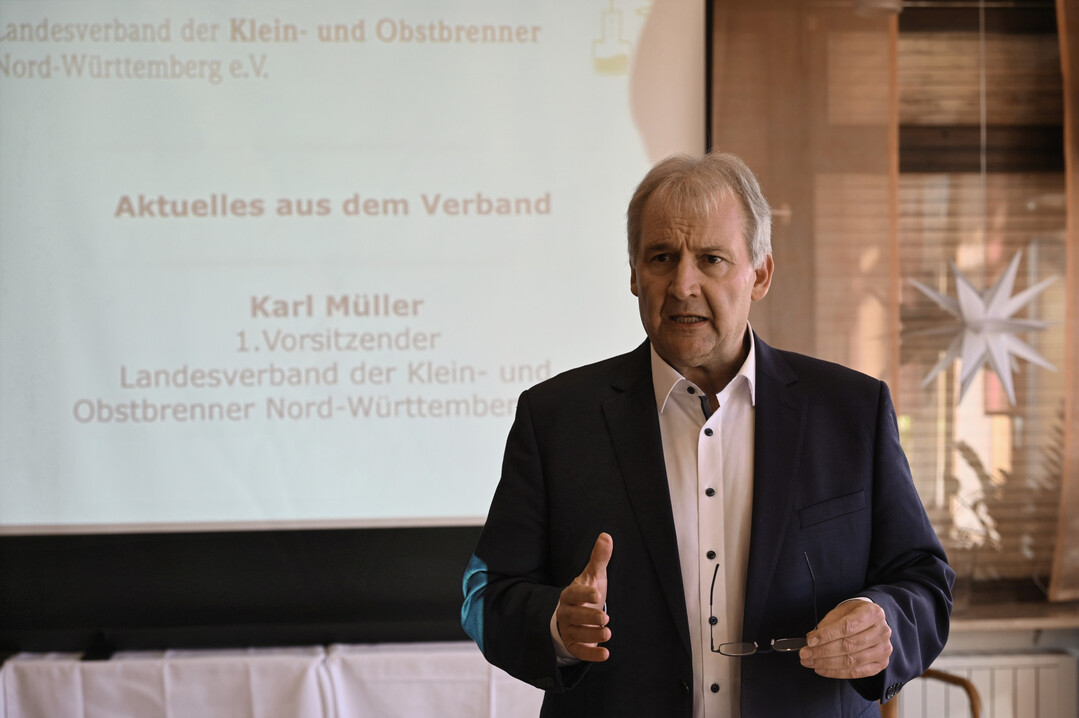 Karl Mller, Vorsitzender des Verbandes der Klein- und Obstbrenner Nordwrttemberg e. V. bei seiner Ansprache anlsslich der Mitgliederversammlung am 29. Januar 2025.