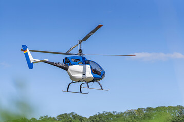 Der Ultraleicht-Hubschrauber CoAX 600 von edm aerotec wird nach dem Umbau zum autonomen Betrieb keine Menschen mehr, dafr aber einen speziell entwickelten Wassertank transportieren.