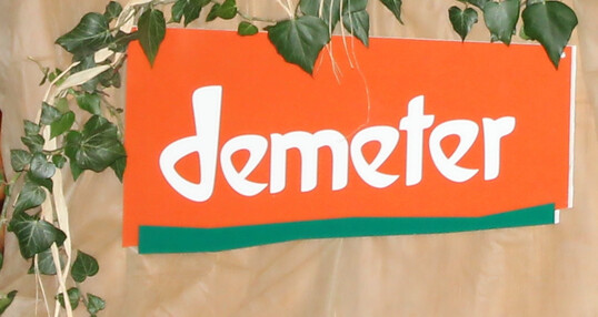 Demeter ist der lteste Bioverband in Deutschland: In Steigmillers Bio-Hofladen erleben die Kunden die besondere Qualitt der Demeter- und Bio-Lebensmittel. 