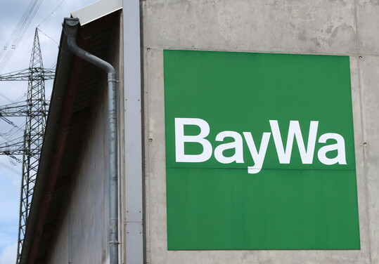 Der Mnchner Agrarhndler BayWa will die Mehrheit an seiner Tochter BayWa r.e. abgeben. Das verzgert die Sanierung. 