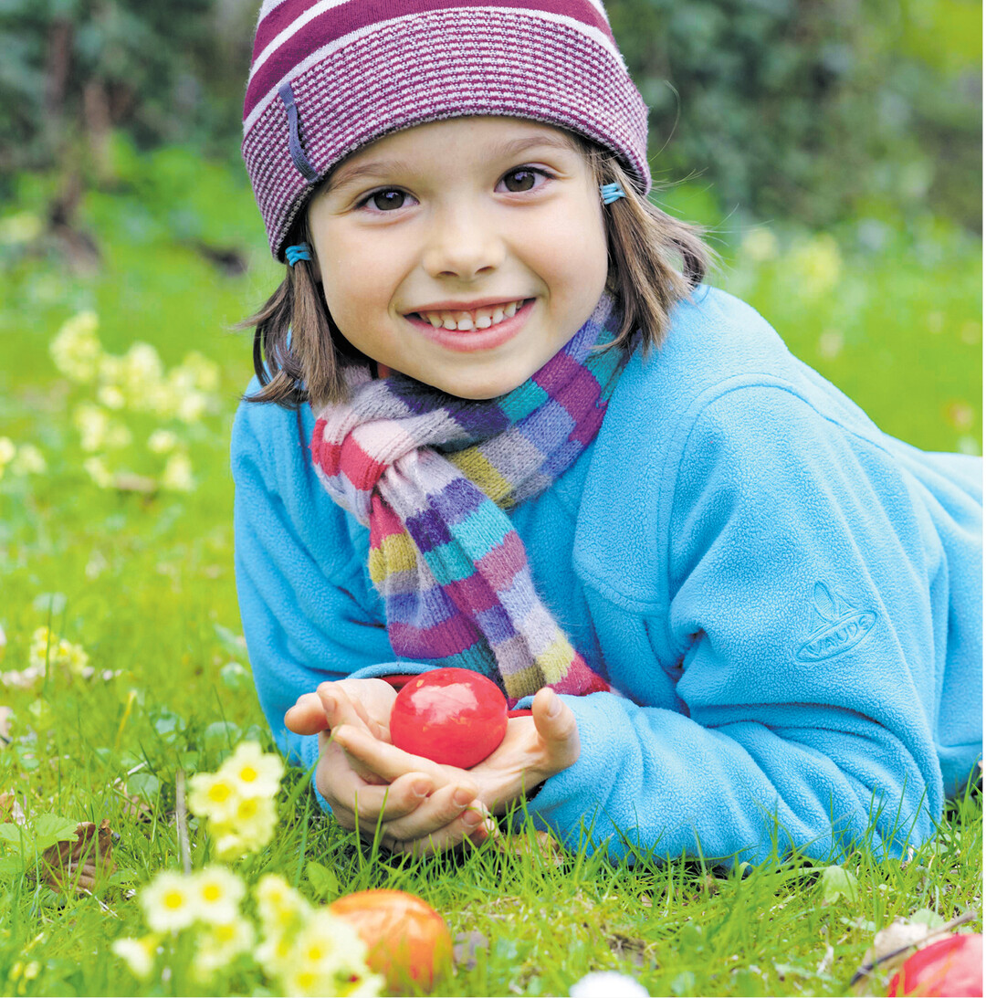 bild der woche Die Ostereier wurden in Mittel- und Westeuropa früher bevorzugt rot gefärbt, in Osteuropa häufiger golden. Rot steht für Kraft, Liebe und Lebensfreude; Gold für Licht, Sonne und Hoffnung.