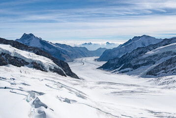 Der Schweizer Aletschgletscher ist der grte Gletscher der Alpen und Teil des UNESCO-Weltnaturerbes Schweizer Alpen Jungfrau-Aletsch.