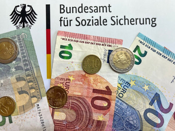 Die Landwirtschaftliche Pflegekasse (LPK) erhlt derzeit eine Finanzhilfe vom Bund. Die Mittel, die die LPK bezieht, werden mit denen aus dem Ausgleichsfonds verrechnet, der beim Bundesamt fr Soziale Sicherung (BAS) angesiedelt ist.