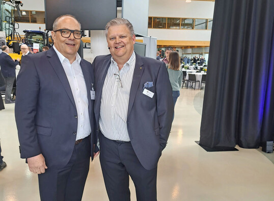 Karl Josef Duffner (l.) wird Prsident des LandBauTechnik Bundesverbands e.V. (LBT). Ulf Kopplin war 22 Jahre Prsident des LBT.
