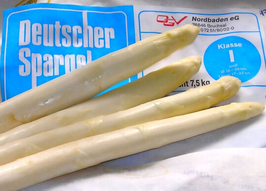 In Deutschland ist der Spargelanbau zuletzt gewachsen, der Verbrauch wchst wieder.