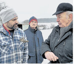 Schweinehalter René König (l.) aus Boxberg-Schweigern im Gespräch mit Berufskollegen aus Norddeutschland.