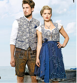 Der hohe Schneewittchenkragen in Kombination mit dem herzförmigen Ausschnitt betont das Dekolleté.