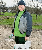 Alexander Böhmer setzt auf regelmäßige Nachsaat, um die Leistungsfähigkeit seines Grünlandes zu sichern.