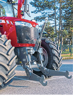 Bei den Modellen MF 5700 Dyna-4 ist jetzt ein werkseitig montiertes Fronthubwerk verfügbar.