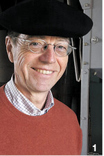 Überrascht Saatguterzeuger Dr. Peter Müller aus Mannheim erhält unerwartete Angebote aus der Nachbarschaft zur Mitarbeit.