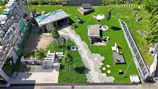 Mit dem Wasser des Betriebsgelndes und der eigenen Solaranlage, die kurz nach der Erffnung folgt, wird der Regenwasser-Park in Rastatt autark betrieben.