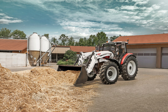 Der neue Frontlader S635 wurde fr den Steyr Plus entwickelt.