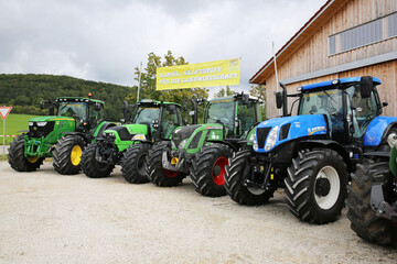 Das Bayerische Staatsministerium fr Wirtschaft und Medien, Energie und Technologie frdert in den kommenden drei Jahren Neuanschaffungen oder Umrstungen von Forst- und Landwirtschaftsmaschinen, die mit klimaschonendem Rapslkraftstoff betrieben werden.