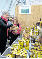 Gute Produkte zum fairen Preis – Senf und Meerrettich aus dem badischen Urloffen waren bei den Messebesuchern beliebt.