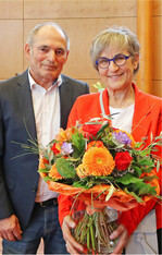 Edgar Tausendfreund mit Ehefrau Renee, für die es Blumen gab.