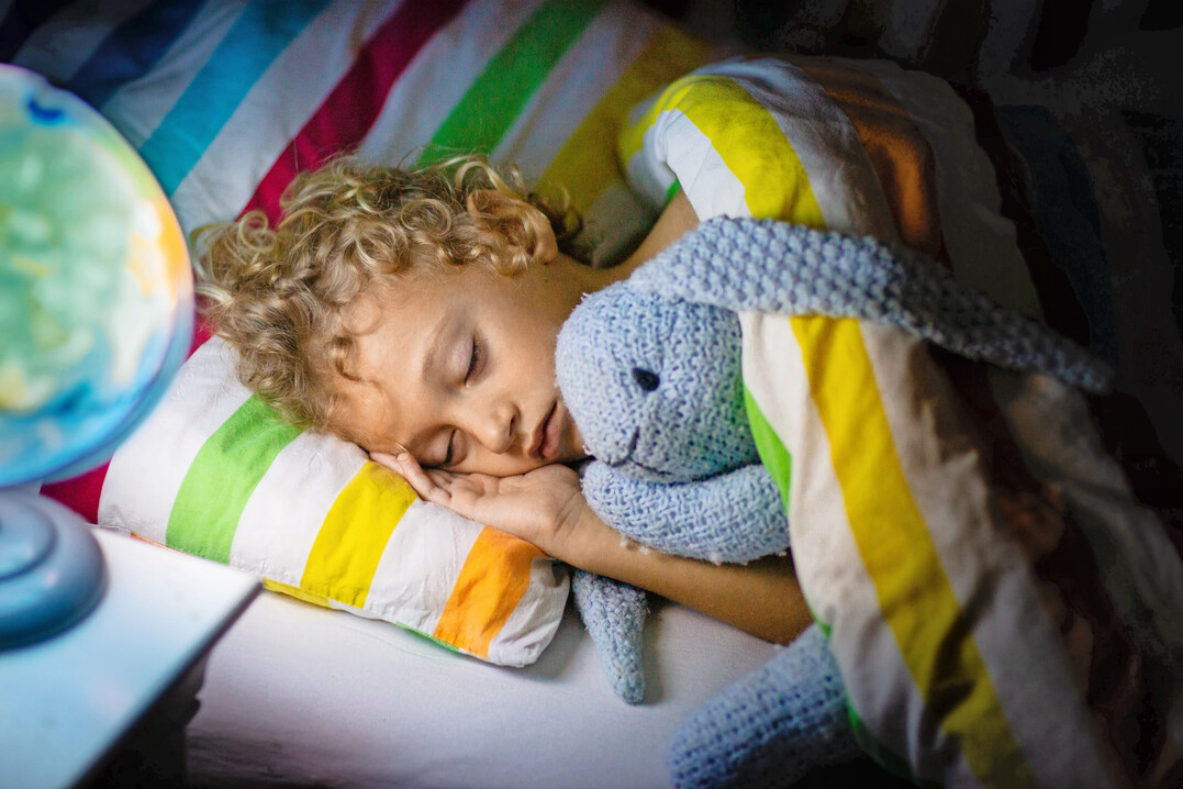 Einschlafen fllt Kindern nicht immer leicht. Doch von der Gabe des Schlafhormons Melatonin rt die Stiftung Warentest ab.