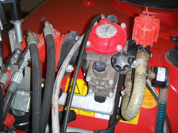 Eine zusätzliche Reinigungspumpe sowie Düsen im Tankinneren sorgen bei der kontinuierlichen Innenreinigung für ein sauberes Sprühgerät.