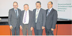 Vorsitzender Klaus Mugele (l.) und Geschäftsführer Helmut Bleher (r.) danken den ausgeschiedenen Vorständen Wilhelm Wackler (2. v. l.) und Karl Ehrmann für ihren langjährigen Einsatz.