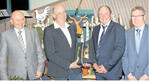Die neue Verbandsspitze, Ernst Buck (2. v. r.), verabschiedet die alte mit Hans Götz (r.), Georg Bendele (l.) und Günter Braig (2. v. l.).