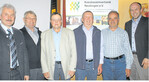 Gebhard Aierstock (l.) und Geschäftsführer Thomas Pfeifle (r.) vom Kreisbauernverband Reutlingen verabschiedeten (v. l.) die Ortsobmänner Gottlob Knecht, Hermann Manz, Alwin Laux und Wolfgang Heim.