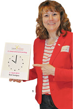 Anhand einer Uhr verdeutlichte Landfrauenpräsidentin Juliane Vees die unterschiedlichen Dimensionen, die Zeit für Unternehmerinnen haben kann.
