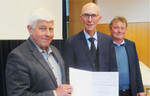 Bei der Ehrung im katholischen Gemeindehaus in Oedheim, v. l.: Peter Strecker, Matthias Hillebrand und Rainer Riedel.