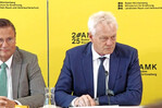 Alois Rainer, Bundesminister für Ernährung, Landwirtschaft und Heimat (r.), und der baden-württembergische Landwirtschaftsminister Peter Hauk, Vorsitzender der Agrarministerkonferenz.