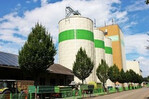 Lagersilos und Verwaltungszentrale der Agroa Raiffeisen e. G. in Eppingen.