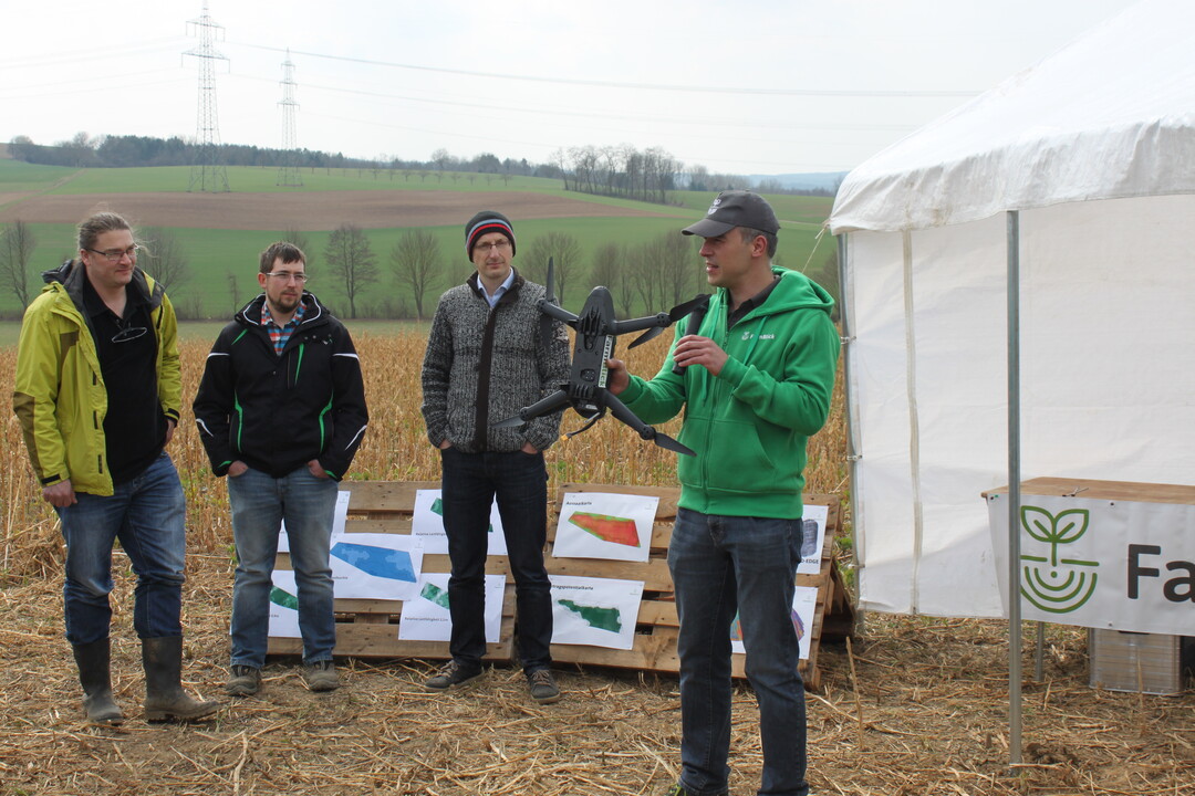 Oliver Martin erläutert wie er Drohnen als Hilfsmittel zur Bestandsüberwachung einsetzt.