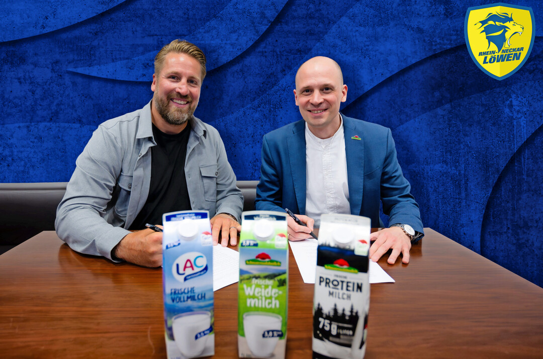 Freuen sich auf die Zusammenarbeit: Oliver Roggisch (l.), Sales-Verantwortlicher Rhein-Neckar Lwen und Moritz Collmar, Abteilungsleiter Marketing & Business Development Schwarzwaldmilch. 