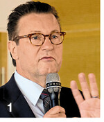 Peter Hauk unterstrich in Denkendorf einmal mehr, dass Naturschutz ohne Schäferei unvorstellbar ist.