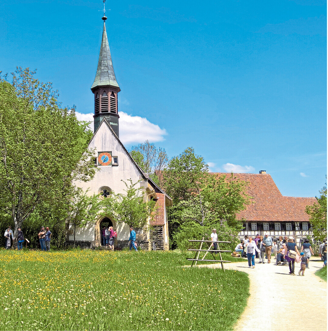 Bei den „Sieben im Sden" gibt es sonntags immer was zu erleben. So findet im Freilichtmuseum Neuhausen ob Eck am 22. April von 11 bis 17 Uhr die Fleckviehschau-Prmierung und der Jungzchter-Wettbewerb mit dem Fleckviehzuchtverein Schwarzwald-Baar-Heuberg statt. Dazu gibt es Wissenswertes rund um Khe und Milchverarbeitung.