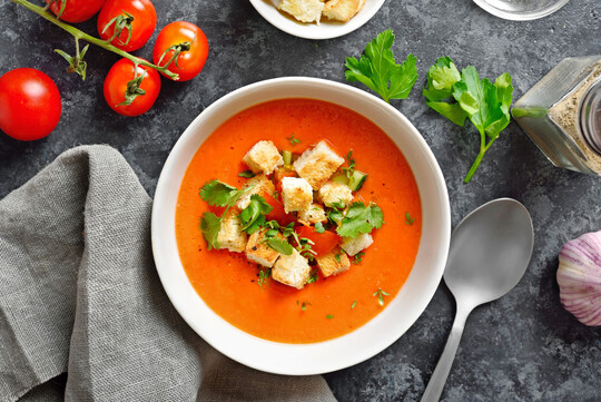 Gazpacho ist eine traditionelle spanische Gemsesuppe.