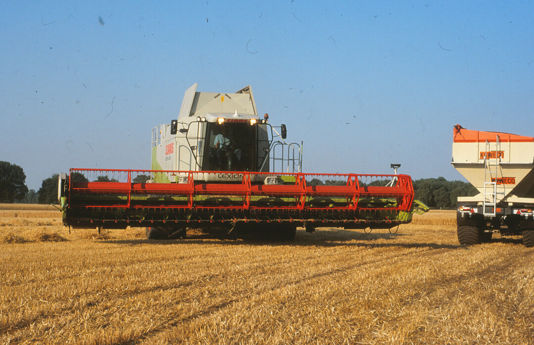 Claas Württemberg vertreibt das komplette Programm an Claas Erntemaschinen, Traktoren sowie viele weitere namhafte Partnermarken wie Lemken, Siloking, Kröger agroliner, Rauch,Tebbe, Eckart und Samson.