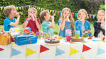 Beim Kindergeburtstag ist außer Geschenken auch Spaß haben wichtig.
