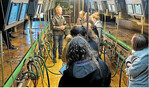 Hubert Kucher erklärte den Studierenden der PH Schwäbisch Gmünd im Melkstand den Weg der Milch vom Betrieb in die Molkerei.
