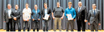 Landesinnungsmeister Kurt Neuscheler (l.) ehrte drei der frisch gebackenen Land- und Baumaschinenmechatroniker für herausragende Prüfungsleistungen.