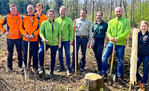 Das Team der Auftaktpflanzung v. l.: Sebastian Hess, Jürgen Hald, Jakob Löblein (Forst-BW), Ida Hartmann (LBV), René Otterbein (in.Stuttgart), Erich Staib und Jürgen Sistermans-Wehmeyer (Forst BW), Jens Ballenweg und Jule Eitel (in.Stuttgart).