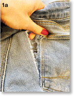 Hosenboden geplatzt? Ein Riss bedeutet nicht, dass man das gute Stück entsorgen muss. Mit einem bunten Stoffrest kann die offene Stelle unterlegt und wieder zugenäht werden.