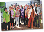 Die Eröffnung der Jubiläumsausstellung auf der Bundesgartenschau in Mannheim begleiteten hochrangige Vertreter der Landesregierung. Kreisgeschäftsführerin Annette Renkert (l.), Kreisvorsitzende Brigitte Rinkleff (3. v. l.), Präsidentin Marie-Luise LInckh (3. v. r.) und Verbandsgeschäftsführerin Beate Krieg (4. v. r.) freuten sich über den Besuch von (v. l.): Staatssekretärin Sabine Kurtz, Ministerpräsident Winfried Kretschmann, seiner Frau Gerlinde und Landtagspräsidentin Muhterem Aras (2. v. r.).