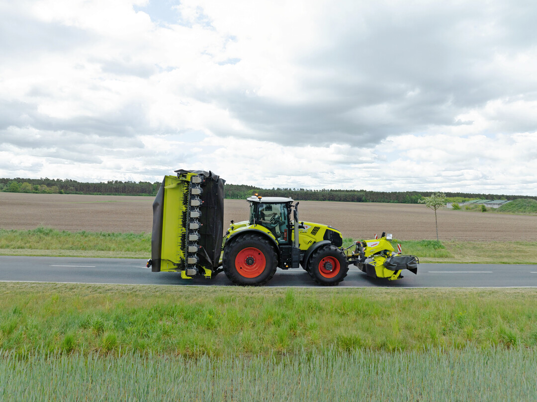 Claas stellt drei neue Groflchenmhwerke mit 10,70 Metern maximaler Arbeitsbreite vor.