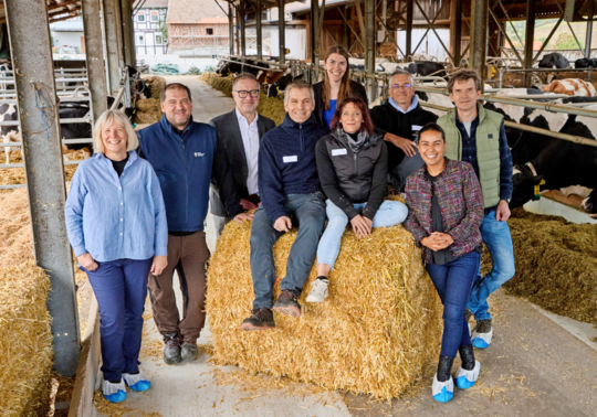 Milch klimafreundlich erzeugen: Darum geht es den Initiatoren des Pilotprojekts Milch-Klimafarm. Auf dem Betrieb Frese im hessischen Mrshausen wurden nun erste Ergebnisse der 2021 gestarteten Erhebung prsentiert.